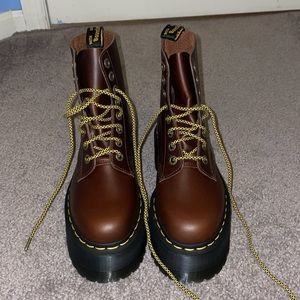 Never Worn 1460 Pascal Max Pull Up Leather Platform Dr. Martens size Women’s 6